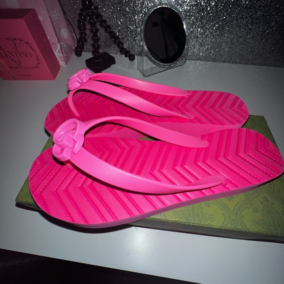 GUCCI Double G Flip Flops - Picture 2 of 5